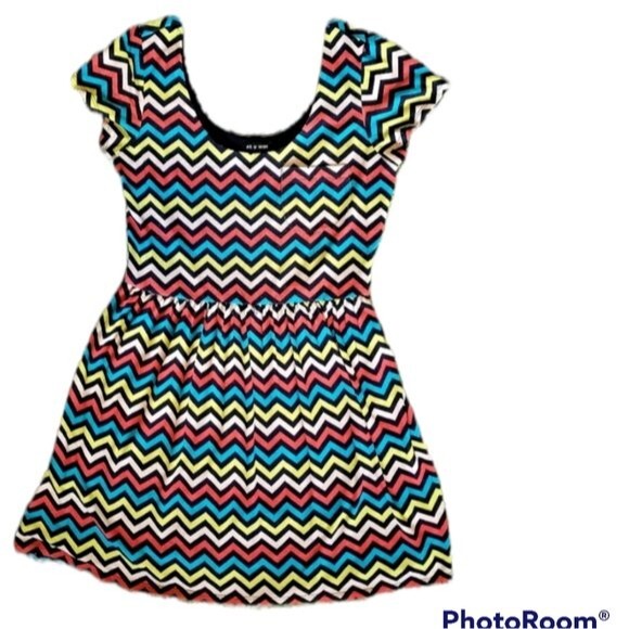 AUW Dresses & Skirts - AUW - Colorful Chevron Dress With Pocket